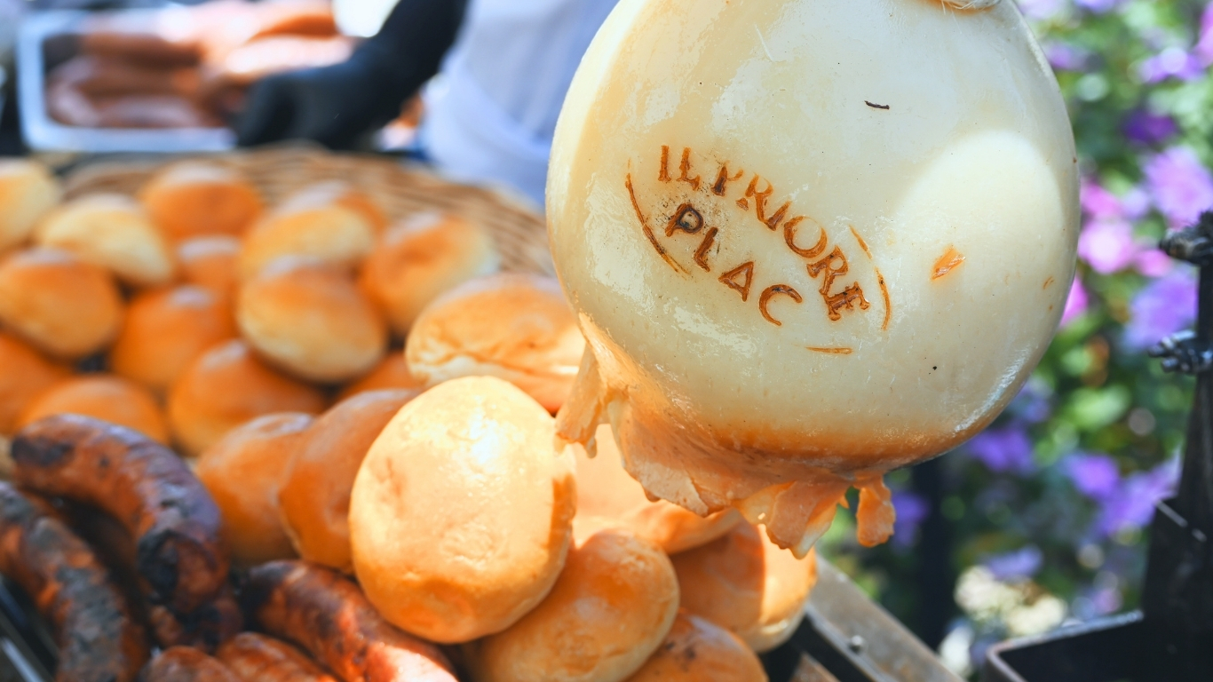 Azzurra Hanging Cheese